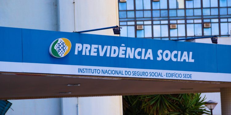 BPC tem aumento salarial de 7,6% previsto para 2024; saiba quanto irá receber
