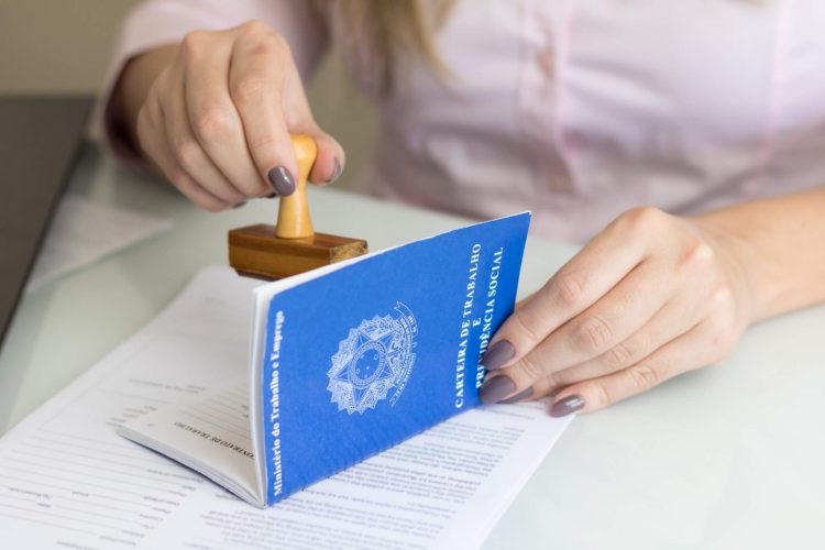 Trabalhador pode ter AUMENTO no valor do seu 13º salário até o fim do ano