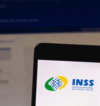 Simulador de aposentadoria pelo INSS permite consultar valor do salário e tempo de serviço