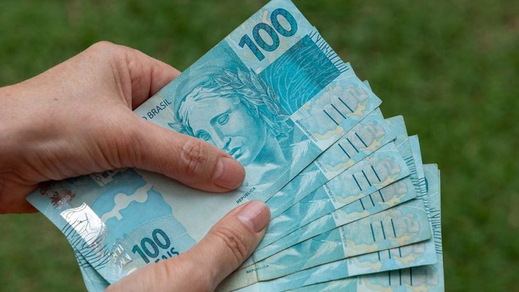 Confirmado: Quem foi demitido de 2020 a 2025 vai receber quantia BILIONÁRIA da Caixa