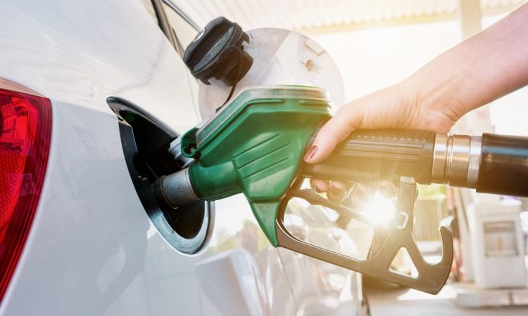 IPCA: Gasolina sobe e conta de luz cai em janeiro; veja o que mudou nos preços