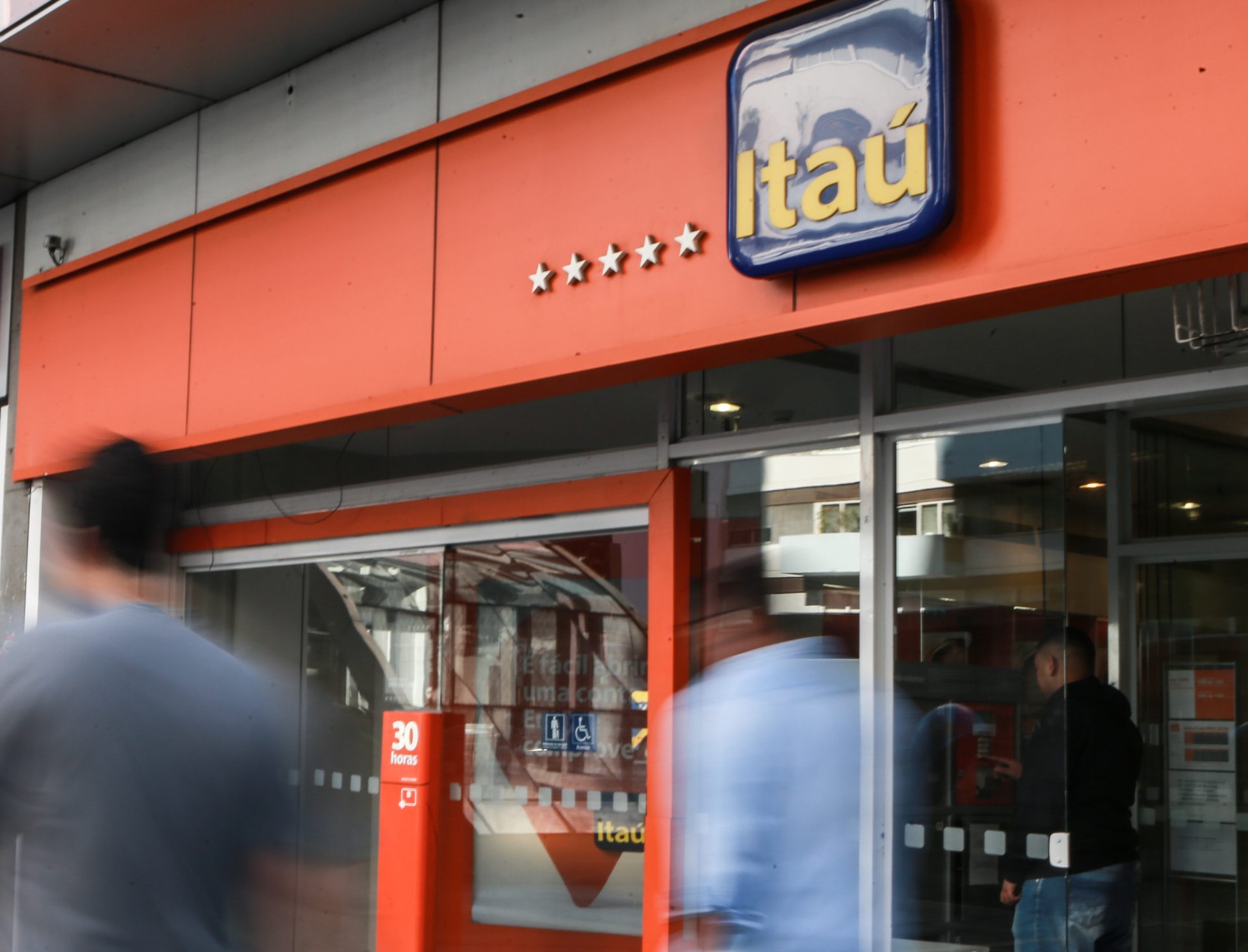 INÉDITO! Itaú anuncia SORTEIO de R$ 500 mil para os seus clientes