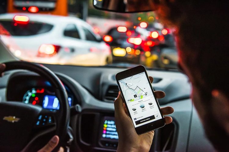 Brasileiros que usam o app da Uber são comunicados com urgência; veja o que foi dito