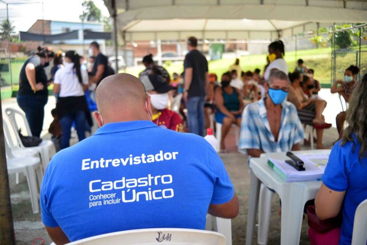 Funcionário do CadÚnico faz visita na casa dos inscritos? Aprenda a identificar os golpes e proteger seus dados!