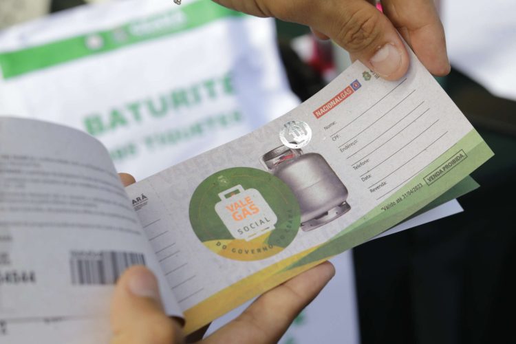 Vale-Gás 2024 tem data marcada. Veja calendário e regras de saque
