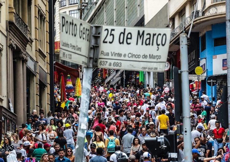13º salário pode fomentar vendas de Natal em até 8%. Conheça as regras do abono natalino