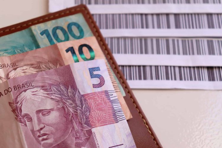 ATENÇÃO AOS BOLETOS! Veja como os feriados impactam o pagamento do contracheque e o funcionamento dos bancos!