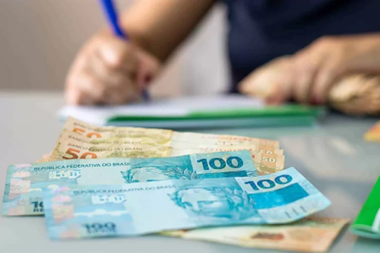 Nem Pé-de-meia, nem Bolsa Família, conheça o programa que vai pagar R$ 100 para os estudantes