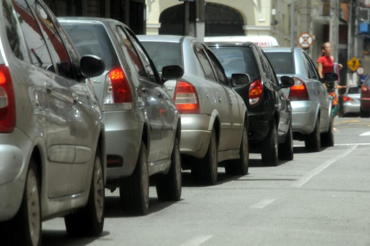 Carros abandonados podem ser adquiridos por qualquer um por meio do usucapião: veja como solicitar no Detran e comprovar que não tem dono