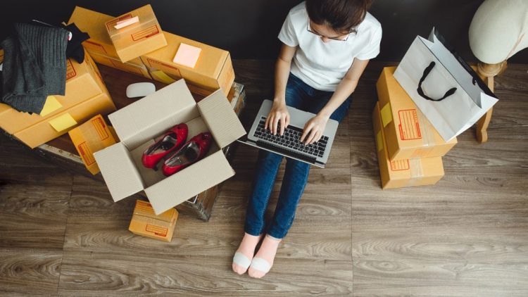 Cuidado: Por que comprar online na madrugada de segunda pode destruir seu orçamento?