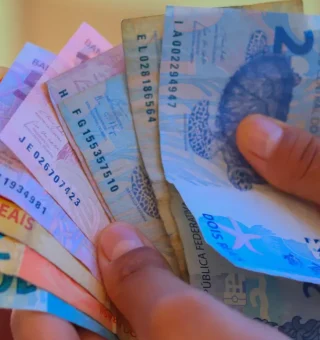 Governo confirma PIX de R$ 5 mil na conta de brasileiros; veja quem vai receber