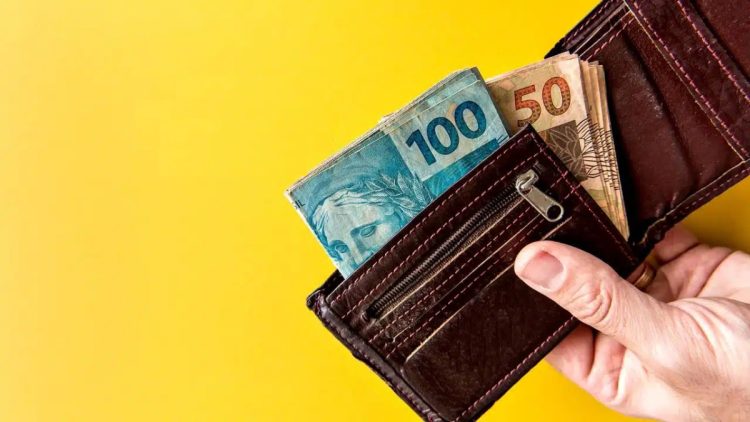 Reajuste do salário mínimo para R$ 1.640 começa nos próximos dias; veja se você tem direito