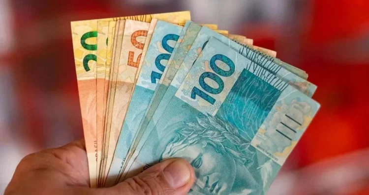 Atualização do salário mínimo 2024: veja todas as propostas em votação e o impacto em seu bolso