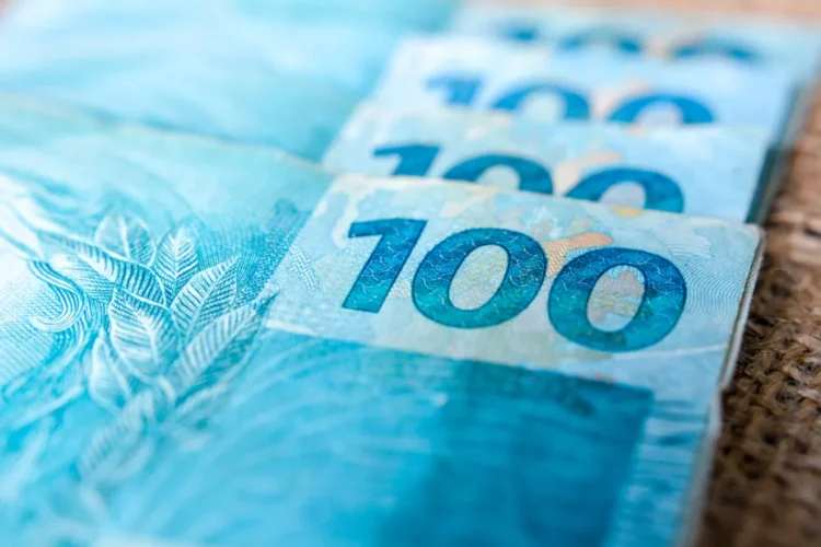 Aprovado o reajuste do salário mínimo para R$ 1.640; veja quem recebe e quando cai