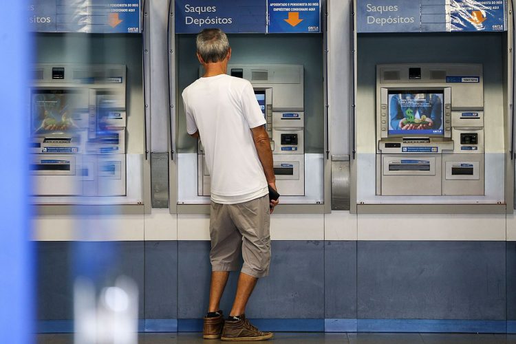 Nascidos em janeiro: Veja como sacar o PIS 2026 que cai na conta nesse domingo (15/02)