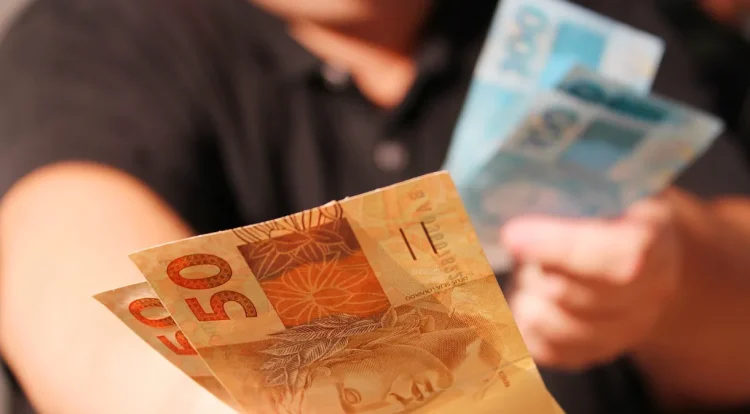 Governo paga R$ 23,9 bilhões em abono salarial 2024; descubra quanto você receberá