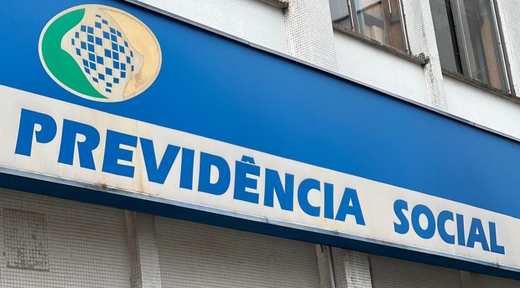 Idosos comemoram REDUÇÃO na cobrança para solicitar o empréstimo consignado