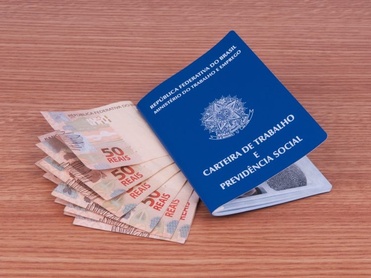 Salário mínimo 2024 injetará bilhões na economia; saiba quanto irá receber
