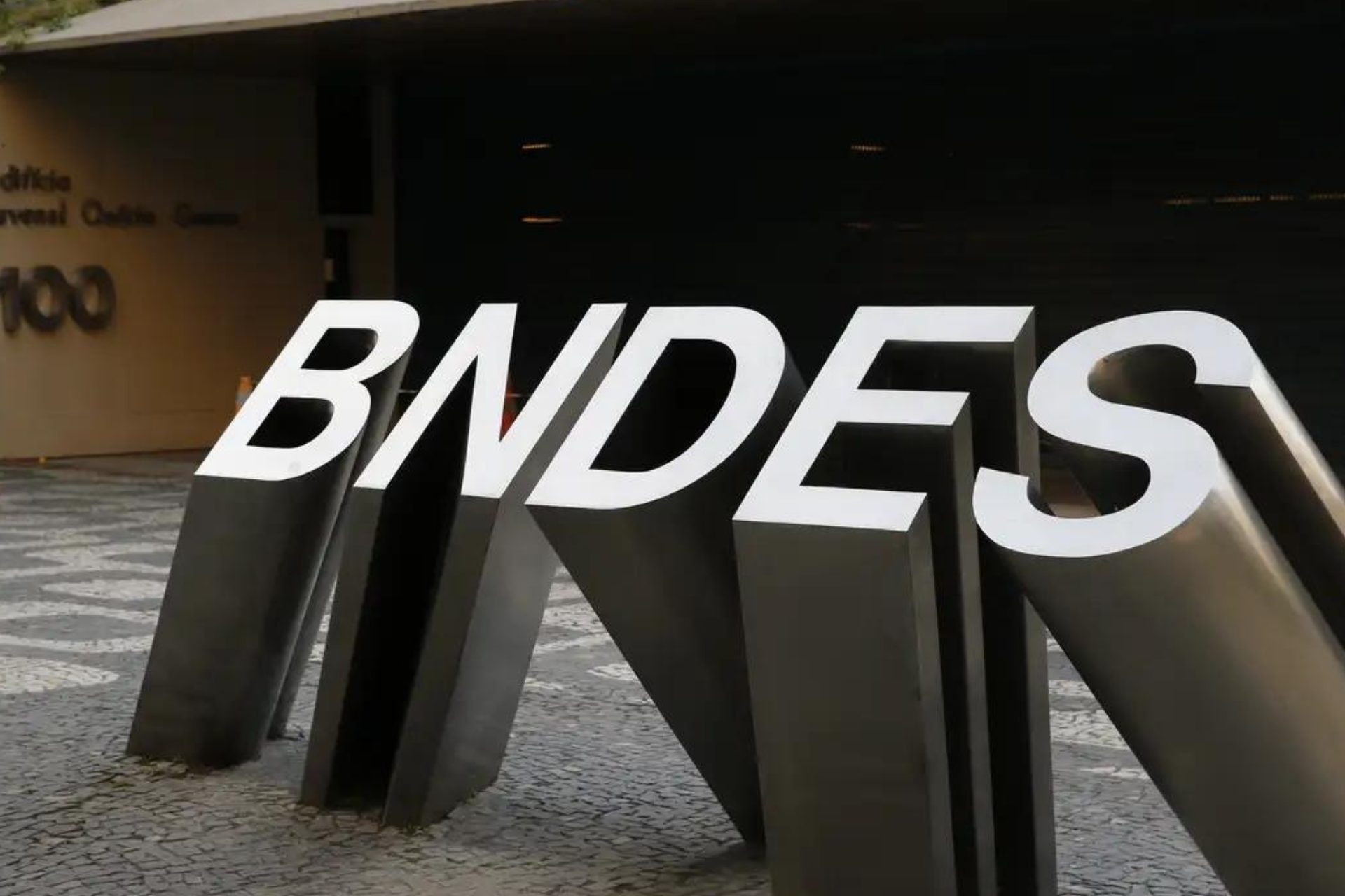 BNDES prepara cartão de crédito para pequenas e micro empresas; entenda novidade