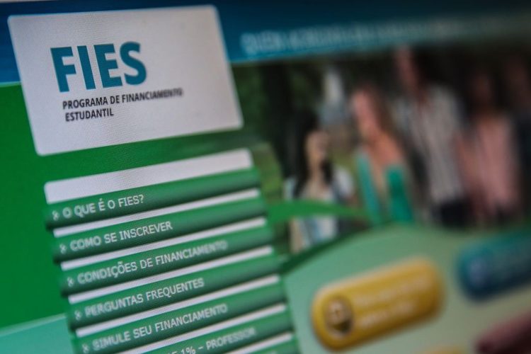 FIES disponibiliza novas vagas para o ensino superior em abril; descubra como se candidatar