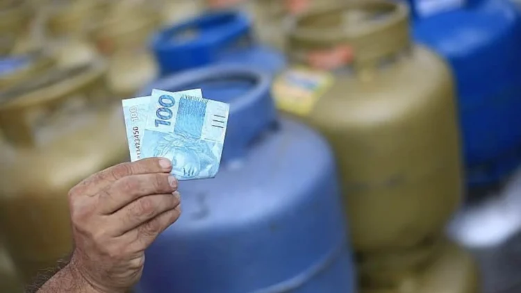 Preço do botijão de gás de cozinha é reajustado; Veja quanto você vai pagar