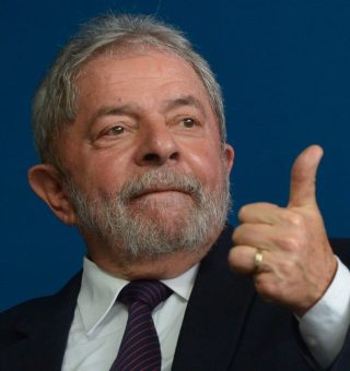 Nova lei assinada por Lula dá mais trabalho para idosos 60+