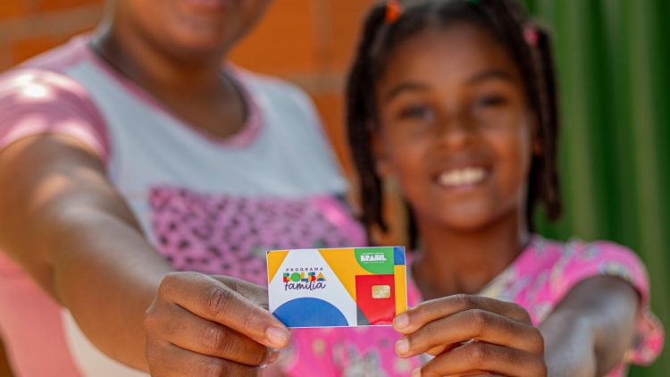 Governo paga quem tem filho de 0 a 6 anos - Veja como receber