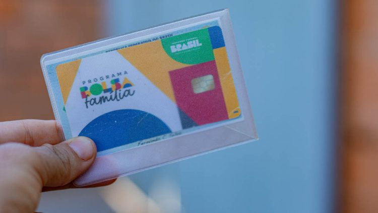 "Faltam 10 dias: pagamentos do Bolsa Família serão interrompidos após 29/05  "