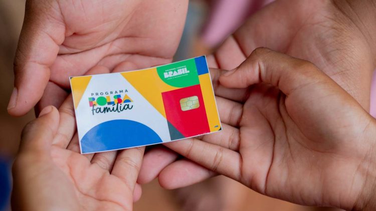 Bolsa Família passa por atualização e calendário do mês de maio é divulgado