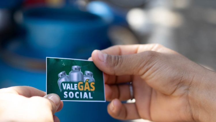 Caixa libera auxílio de R$ 110 e ajuda na ceia de Natal de 4 milhões de famílias