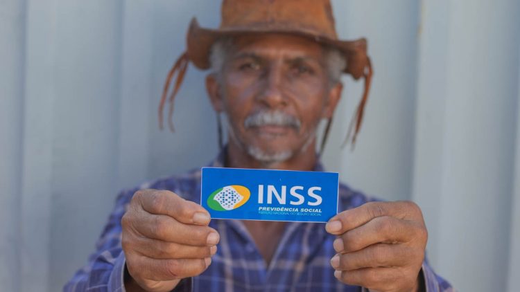 Pouca gente sabe, mas este hábito comum pode reduzir o valor da aposentadoria
