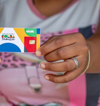 Cartão Bolsa Família 2024: aprenda como DESBLOQUEAR o cartão para receber o benefício de ABRIL
