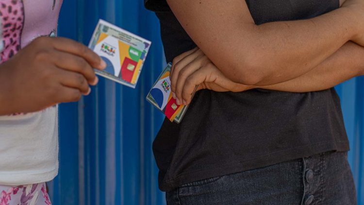 Nova regra do Bolsa Família surpreende até os mais antigos no programa - Saiba qual é!