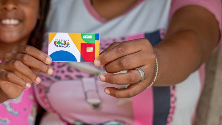 Inscritos no Bolsa Família que moram no Ceará já podem pedir empréstimo ao governo