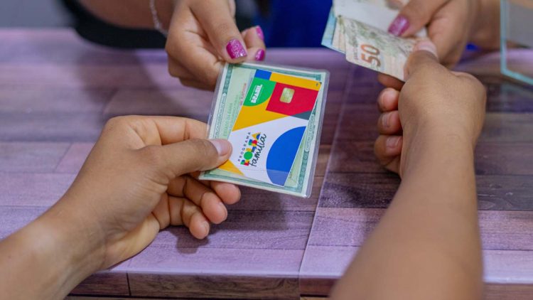 Bolsa Família de abril liberado: veja quando seu NIS recebe e o valor já atualizado no Caixa Tem