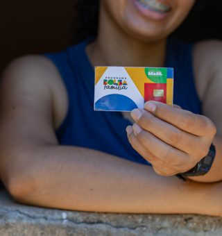 Bolsa Família paga bônus de R$ 700 para beneficiários que cumprirem ESTES requisitos; confira