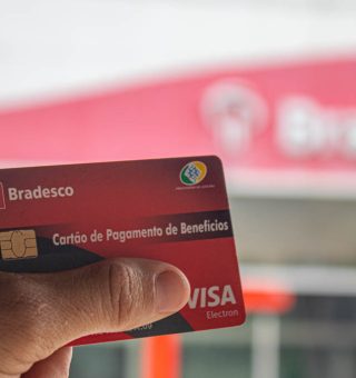 Foi vítima de propaganda enganosa? Seu banco pode te pagar uma bolada de dinheiro