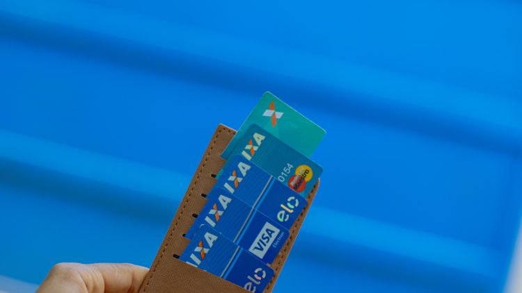 Comunicado urgente é emitido para quem empresta cartão ou divide cartão com outra pessoa