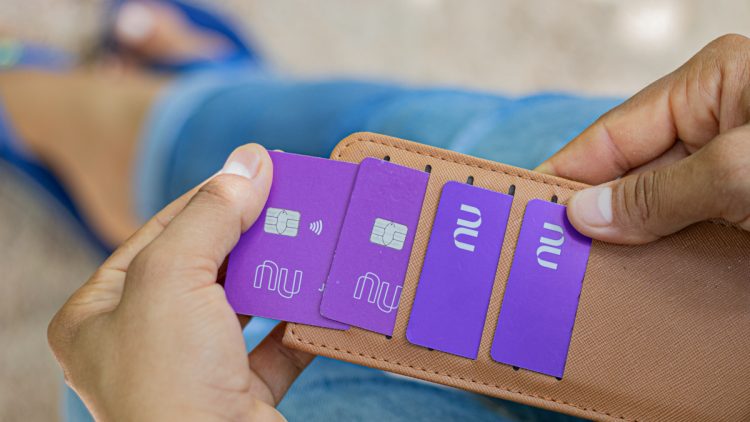 É o FIM do Nubank? Clientes ficam perdidos com nova regra do Banco Central; entenda