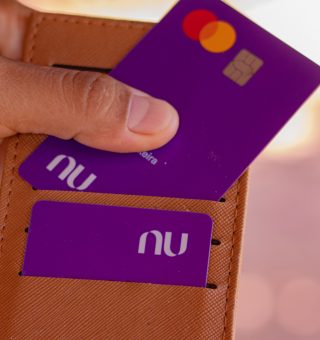 Nubank anuncia mudanças nos seus serviços de crédito alertando os clientes