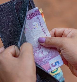 Quando o reajuste do salário mínimo de R$ 1.502 será efetivamente aplicado?
