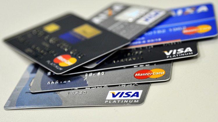 3 cartões de crédito sem custo extra por mês e que podem te ajudar nas compras