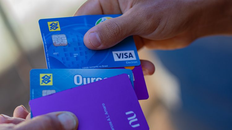 Dê adeus ao endividamento nas compras do fim do ano; veja 4 dicas para cair fora do sinal vermelho