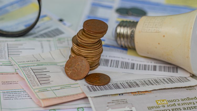 Solução para a conta de luz nas alturas: 5 aparelhos para ficarem fora da tomada