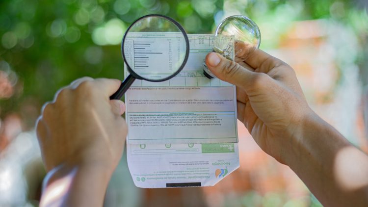 Guia Definitivo: Como zerar ou reduzir sua conta de luz em 2026 com os novos benefícios sociais