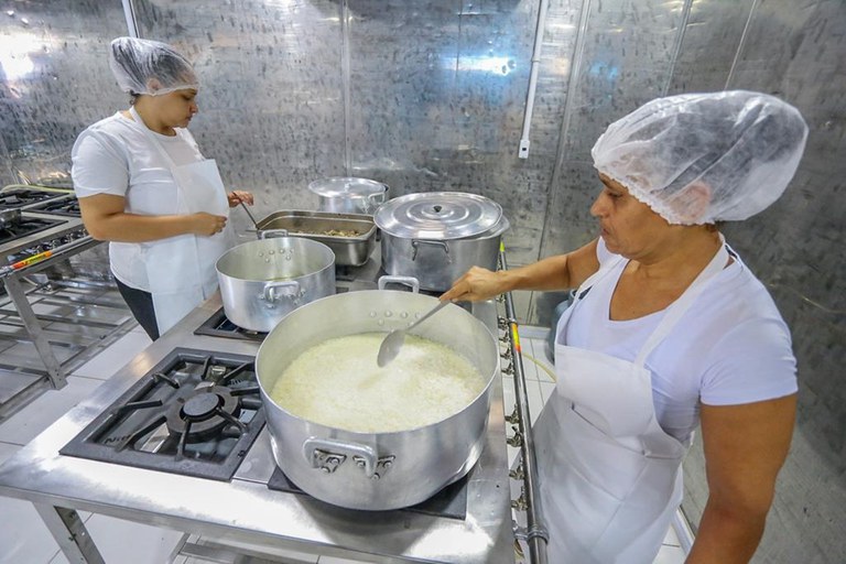 SEM fome! Lula regulamenta importante projeto para alimentar os mais pobres