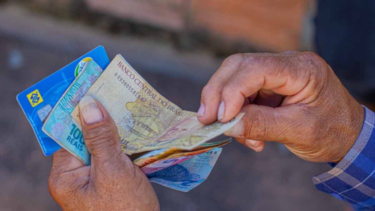 INSS paga amanhã (23): Veja quem recebe primeiro e como consultar