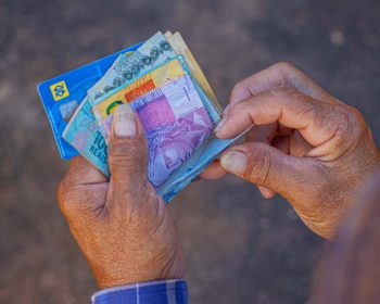 Tem 60 anos? Descubra como conseguir sua aposentadoria com as novas regras