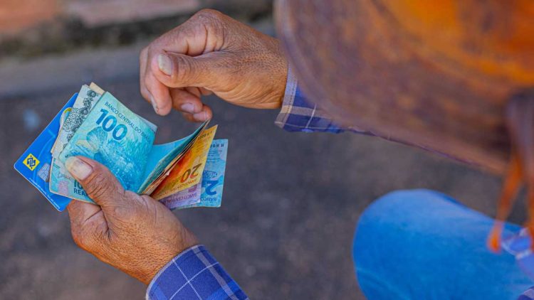 INSS libera VALOR INÉDITO nesta segunda para quem ganha acima do mínimo; veja calendário e novo teto