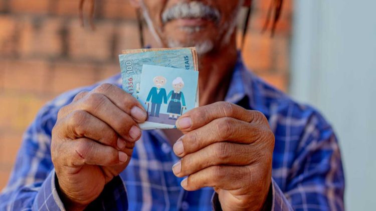 Idosos +60: veja quais descontos em contas e tributos você pode solicitar